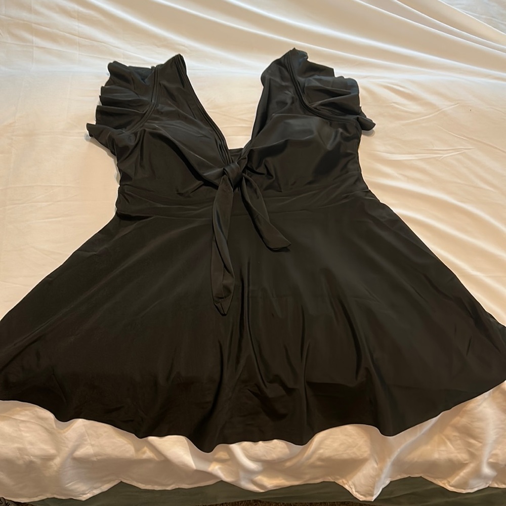 Plus size Black ruffle high back swim top size 1X